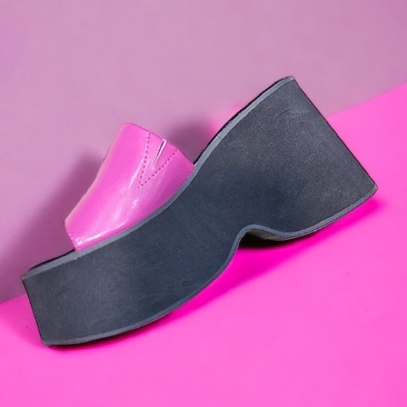 Bamboo Barbie Hot Pink Black Heeled Platform Wedge Sandal - Picture 5 of 6